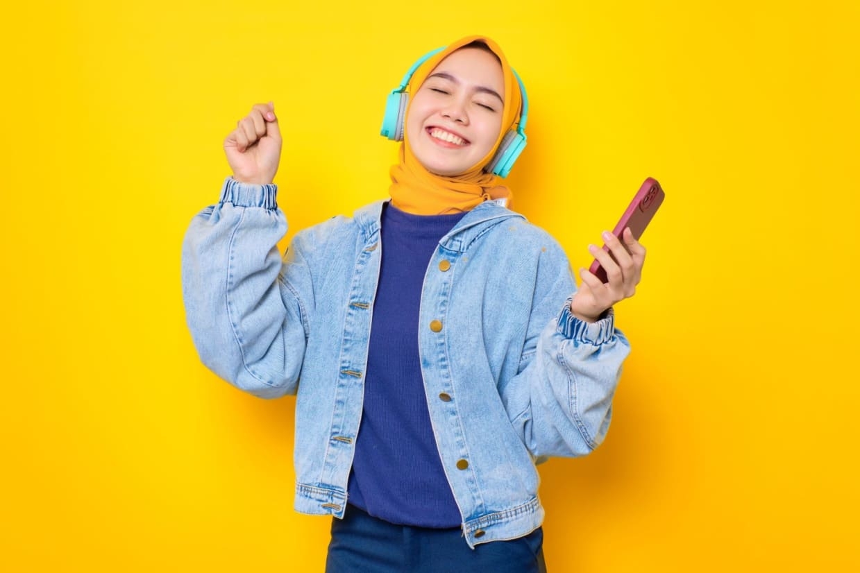 Banner 7 Gaya OOTD Hijab dengan Jaket Jeans yang Kece